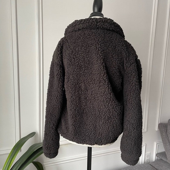 Cozy Black Sherpa Jacket - Picture 4 of 6
